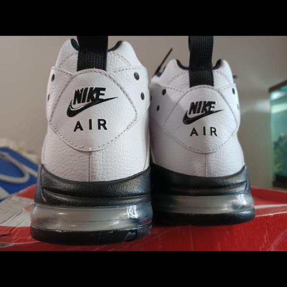 Nike Air Max Barks Sneakers - Picture 3 of 9